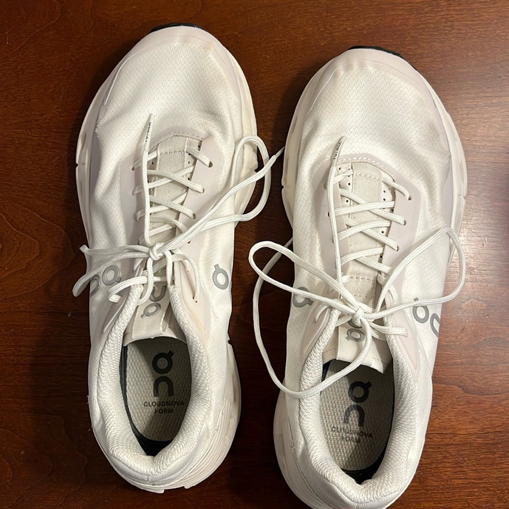 On Cloud white 8.5 sneakers